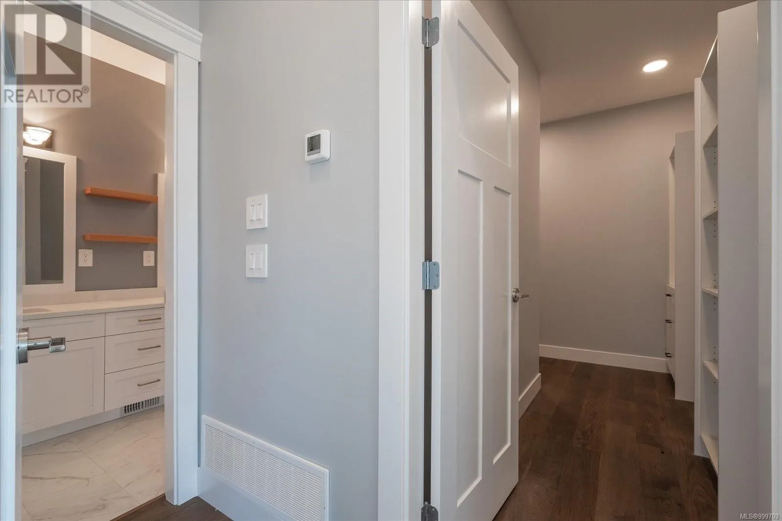 163 Golden Oaks Cres