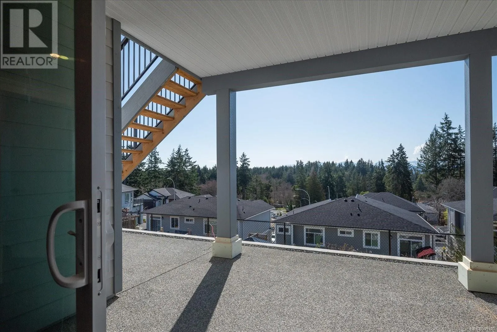 163 Golden Oaks Cres