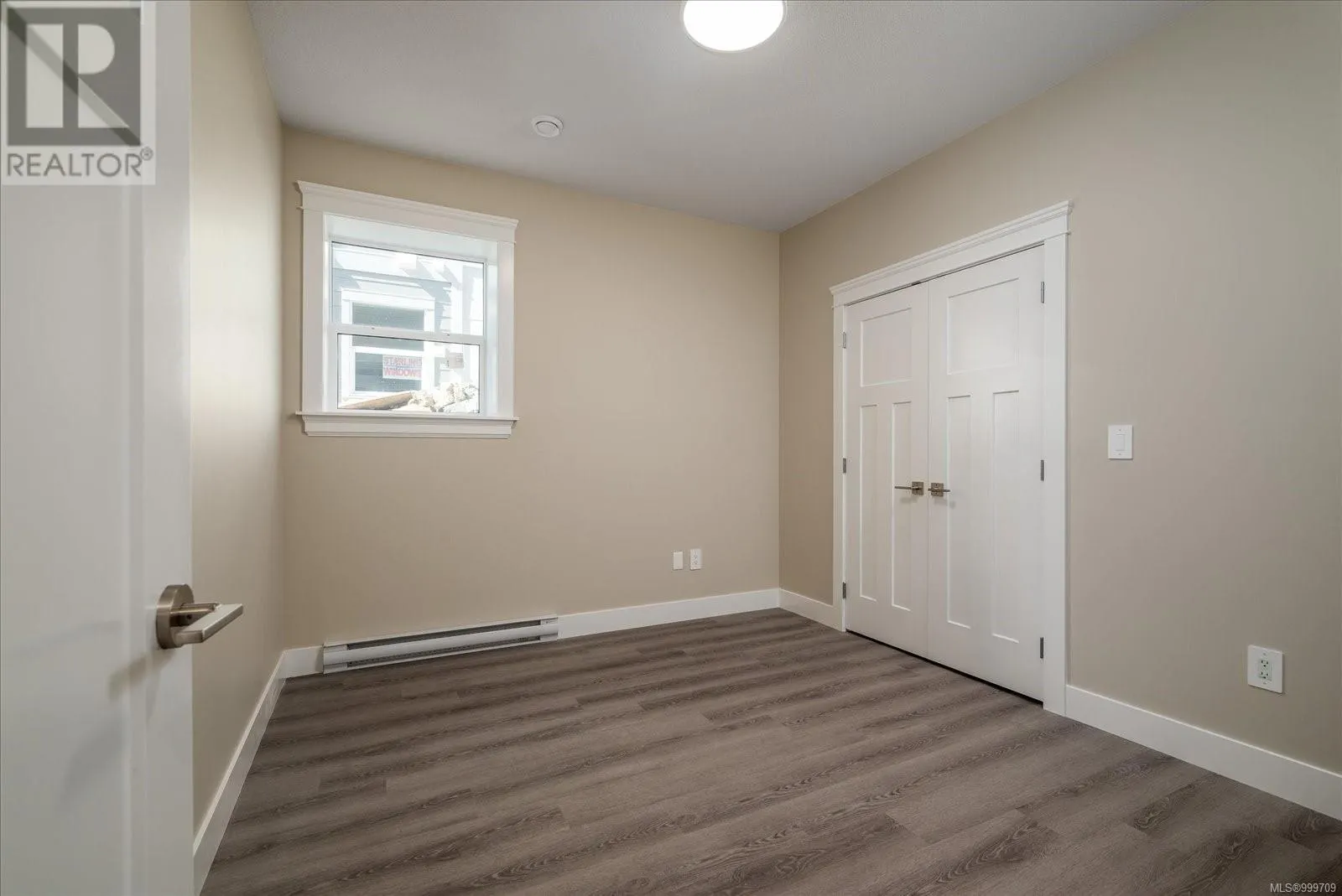 163 Golden Oaks Cres