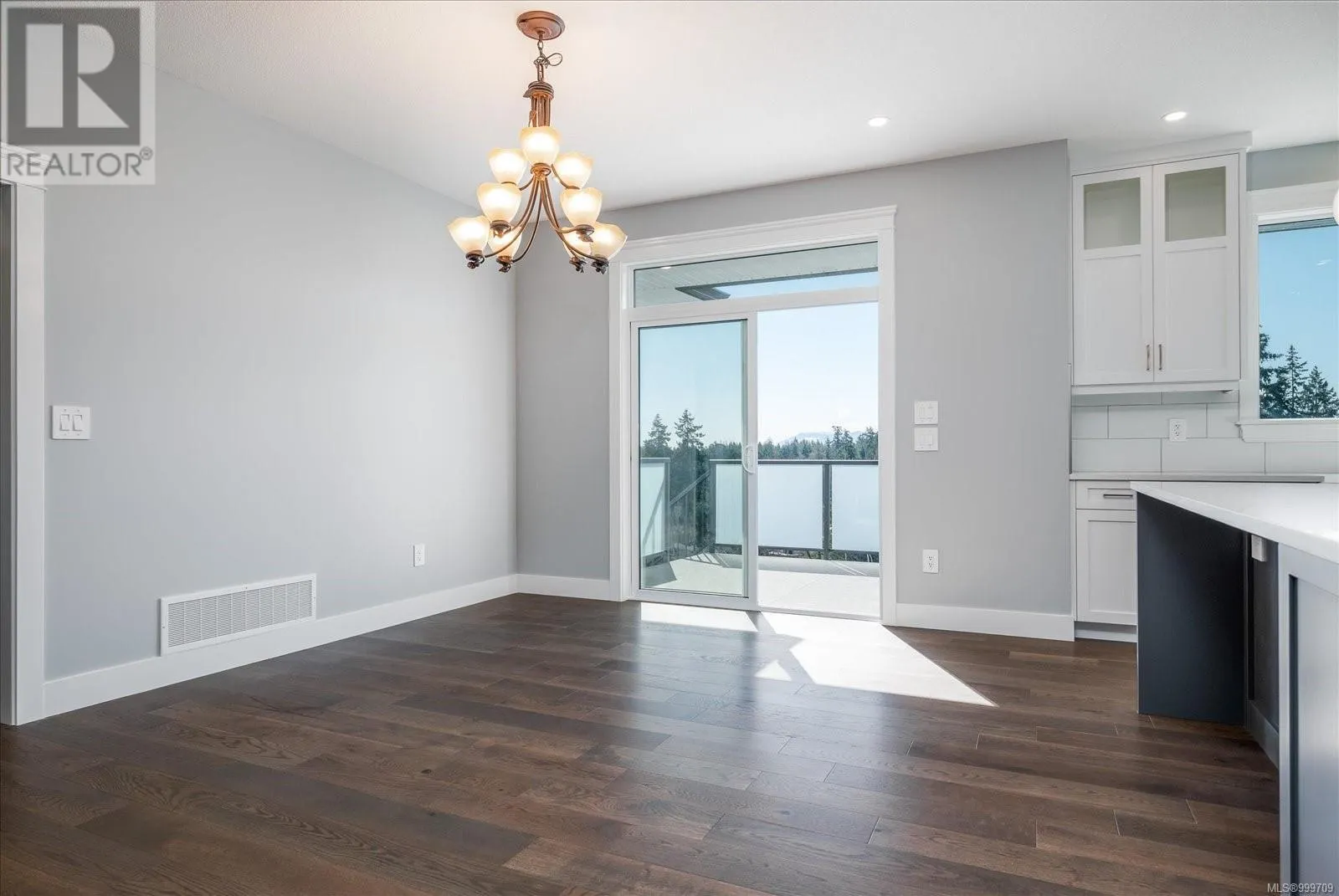 163 Golden Oaks Cres