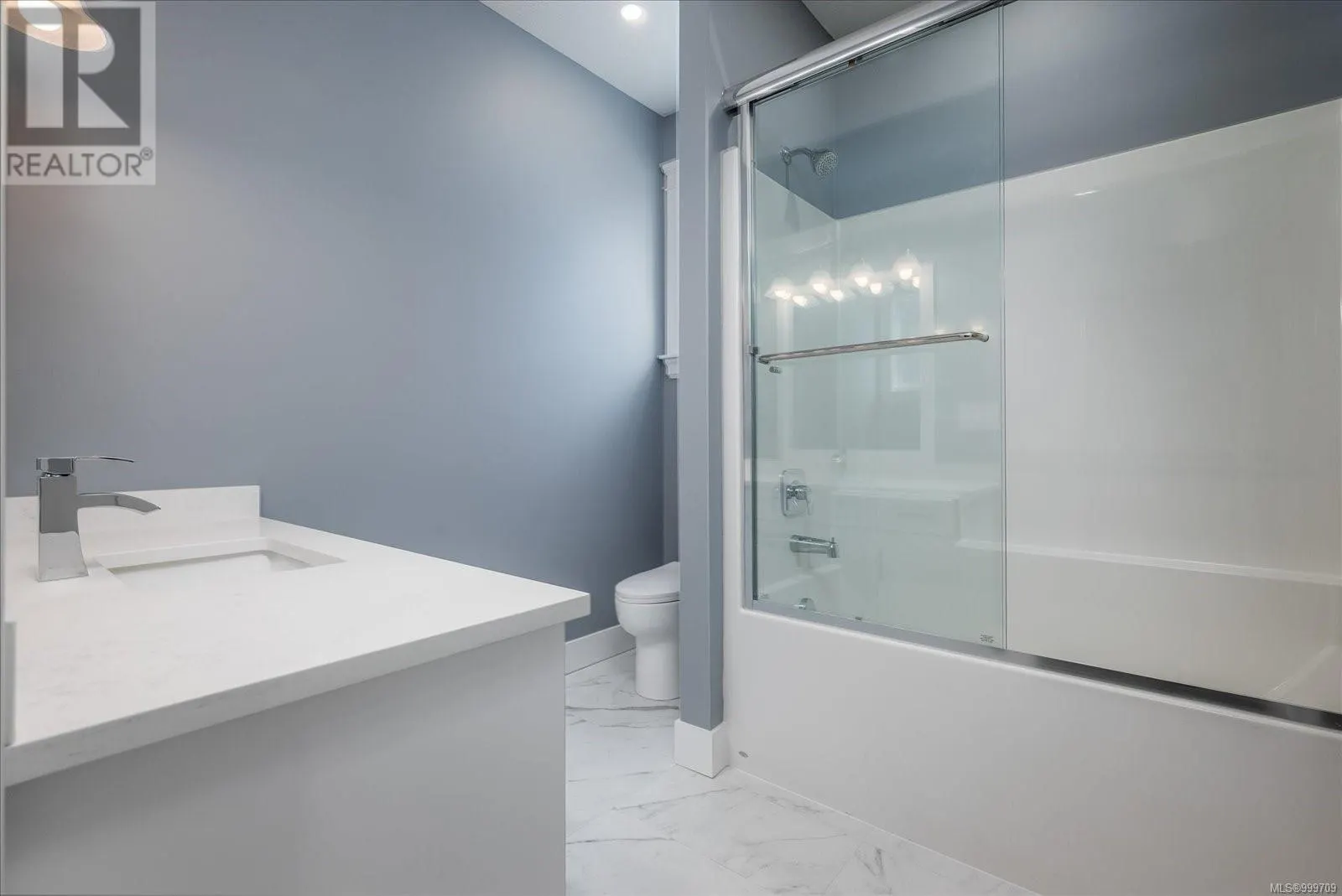 163 Golden Oaks Cres