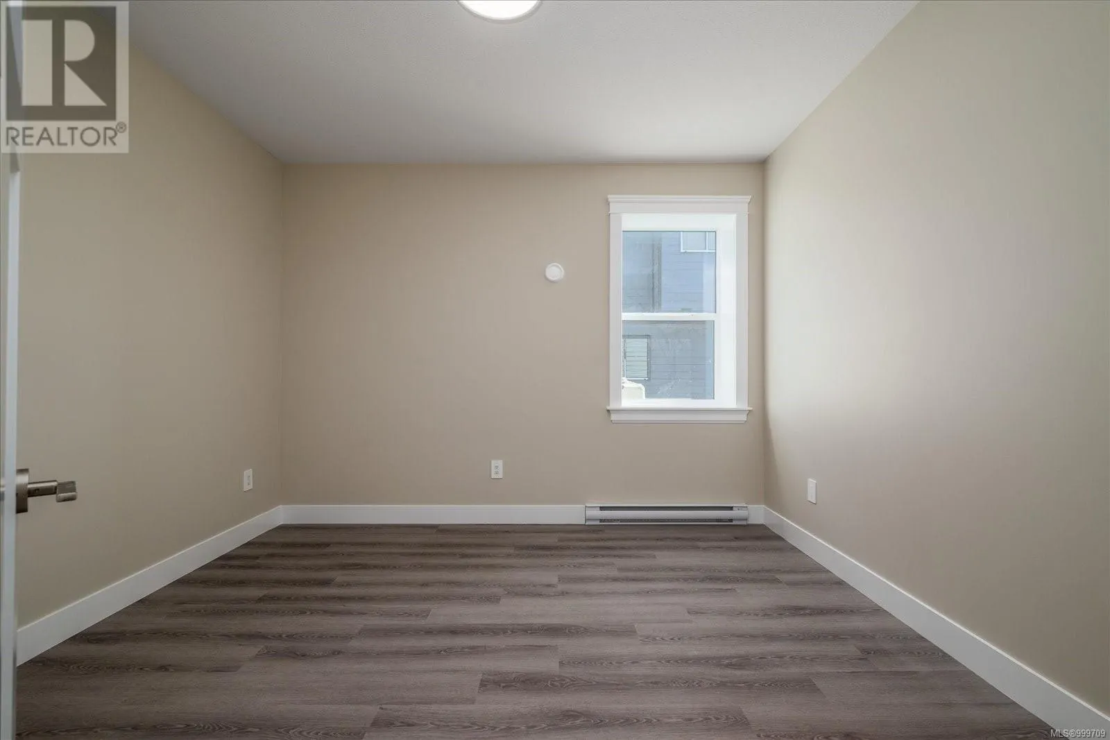 163 Golden Oaks Cres