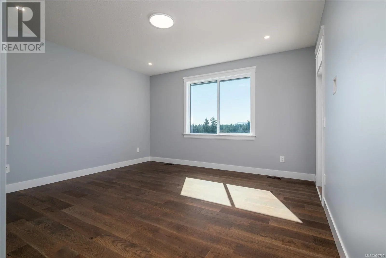 163 Golden Oaks Cres