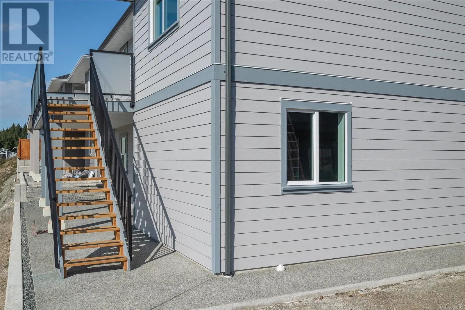 163 Golden Oaks Cres