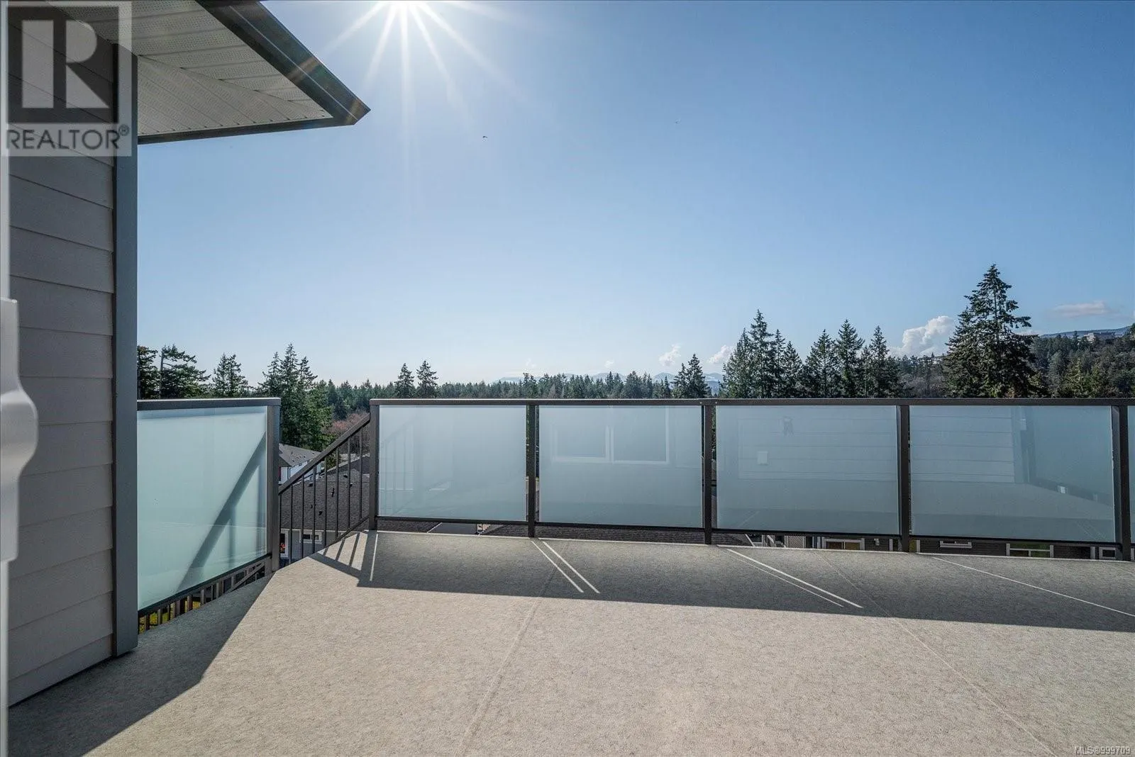 163 Golden Oaks Cres