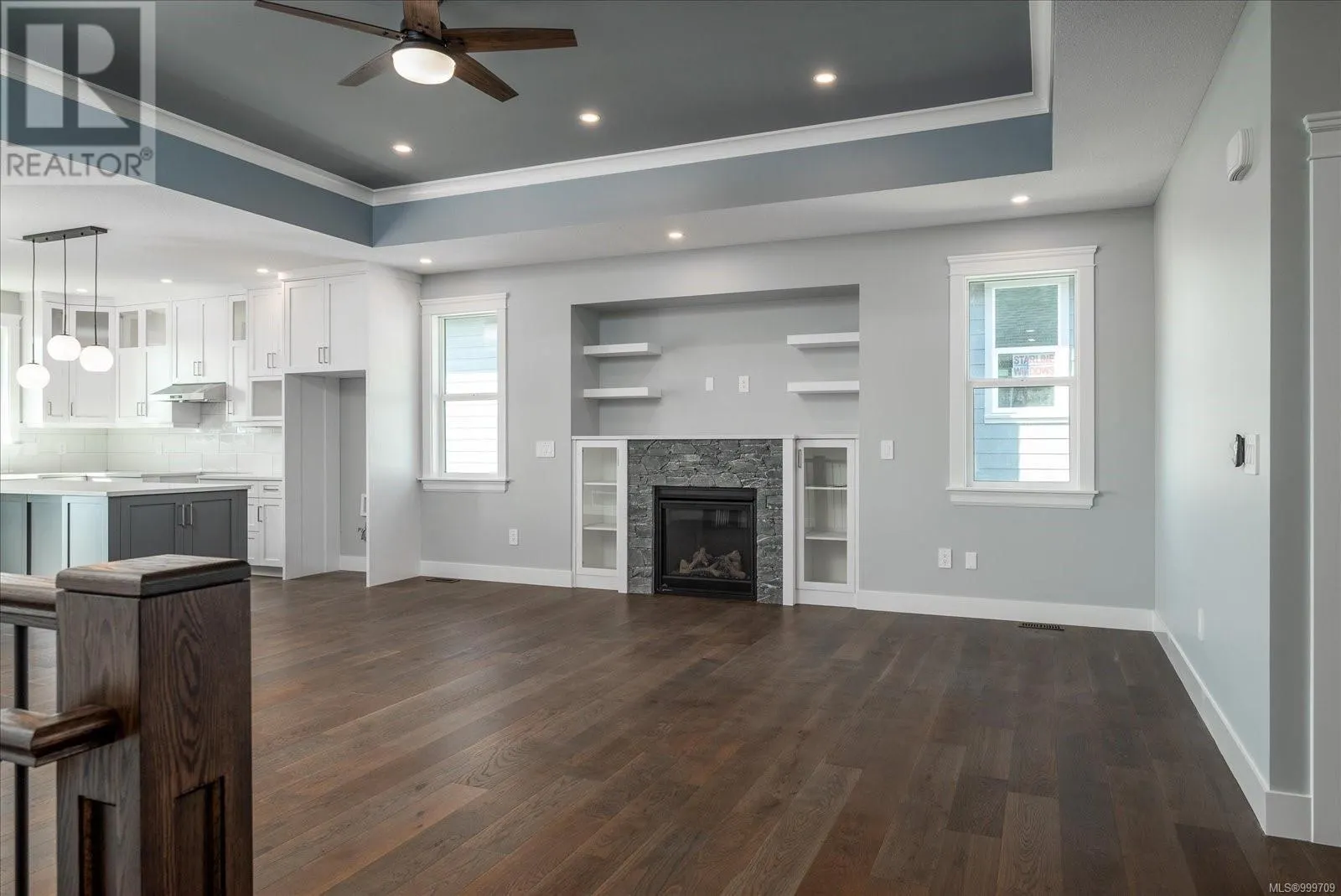 163 Golden Oaks Cres