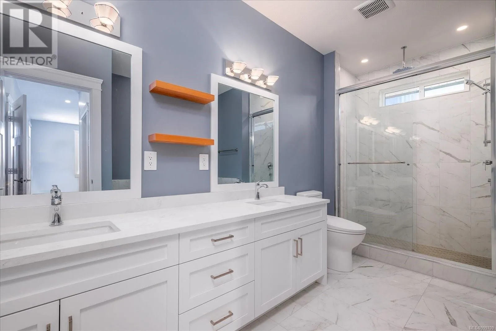 163 Golden Oaks Cres