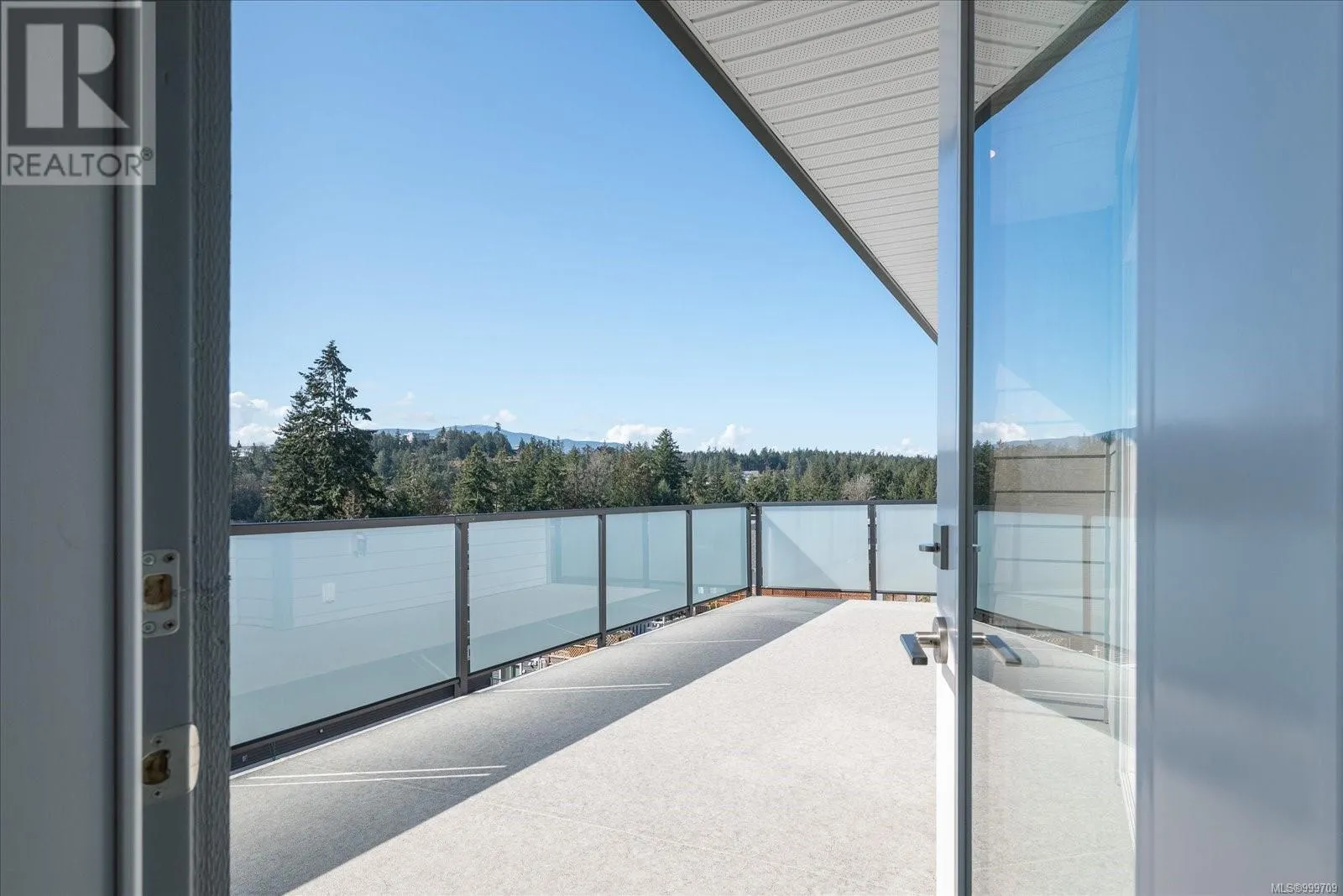 163 Golden Oaks Cres