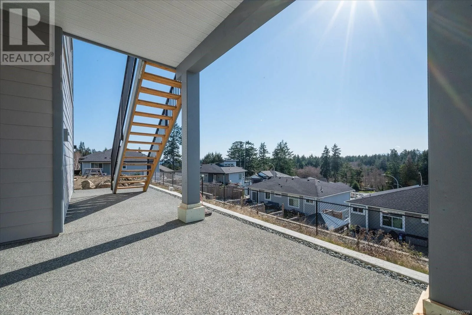 163 Golden Oaks Cres