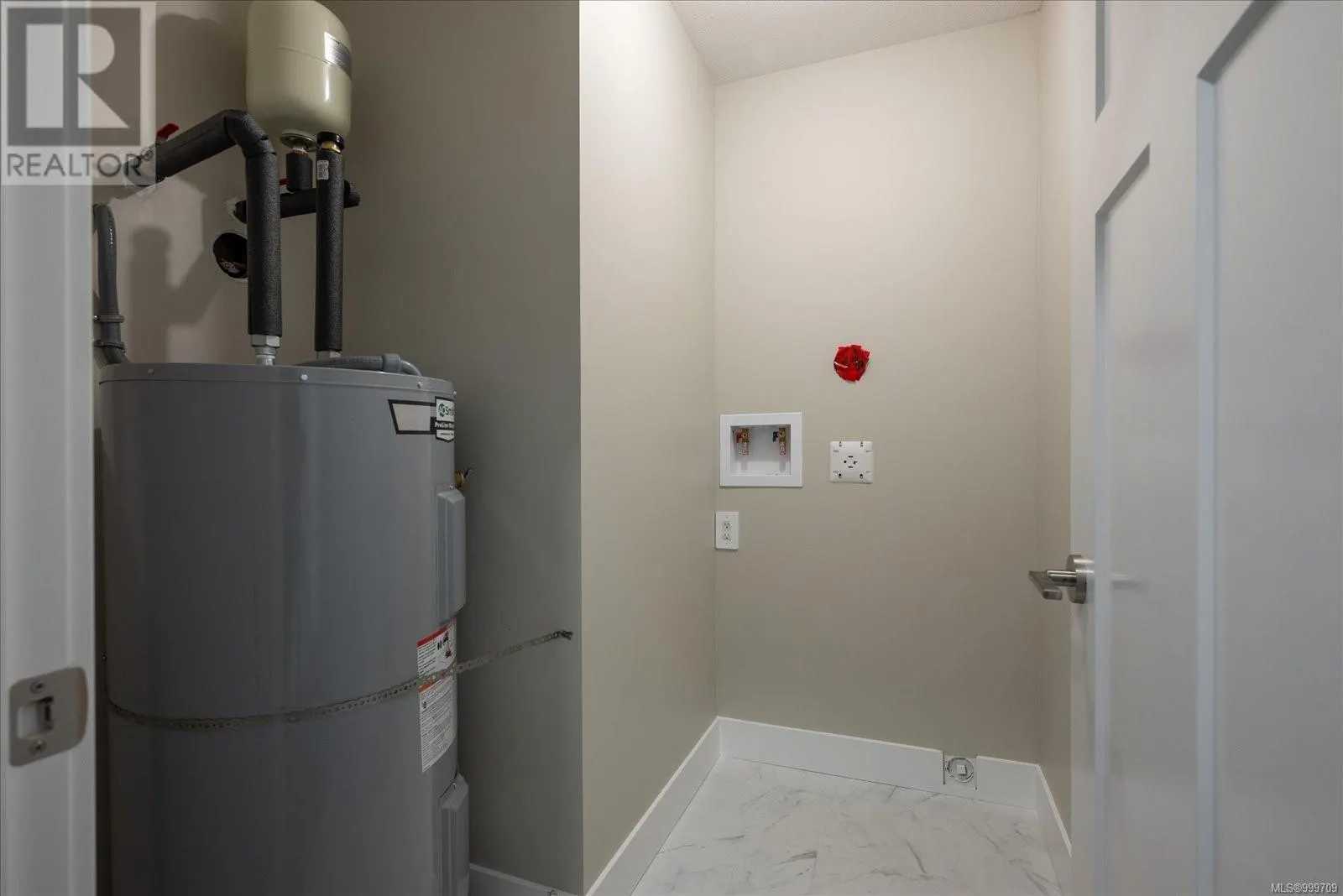 163 Golden Oaks Cres