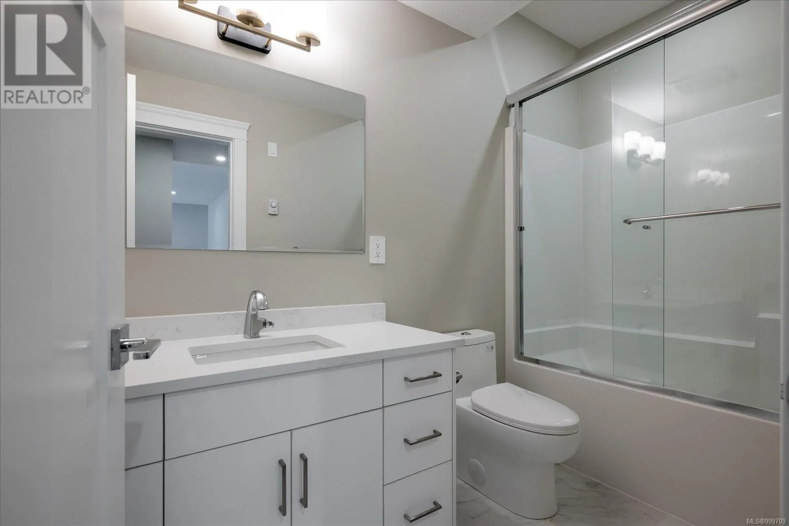 163 Golden Oaks Cres
