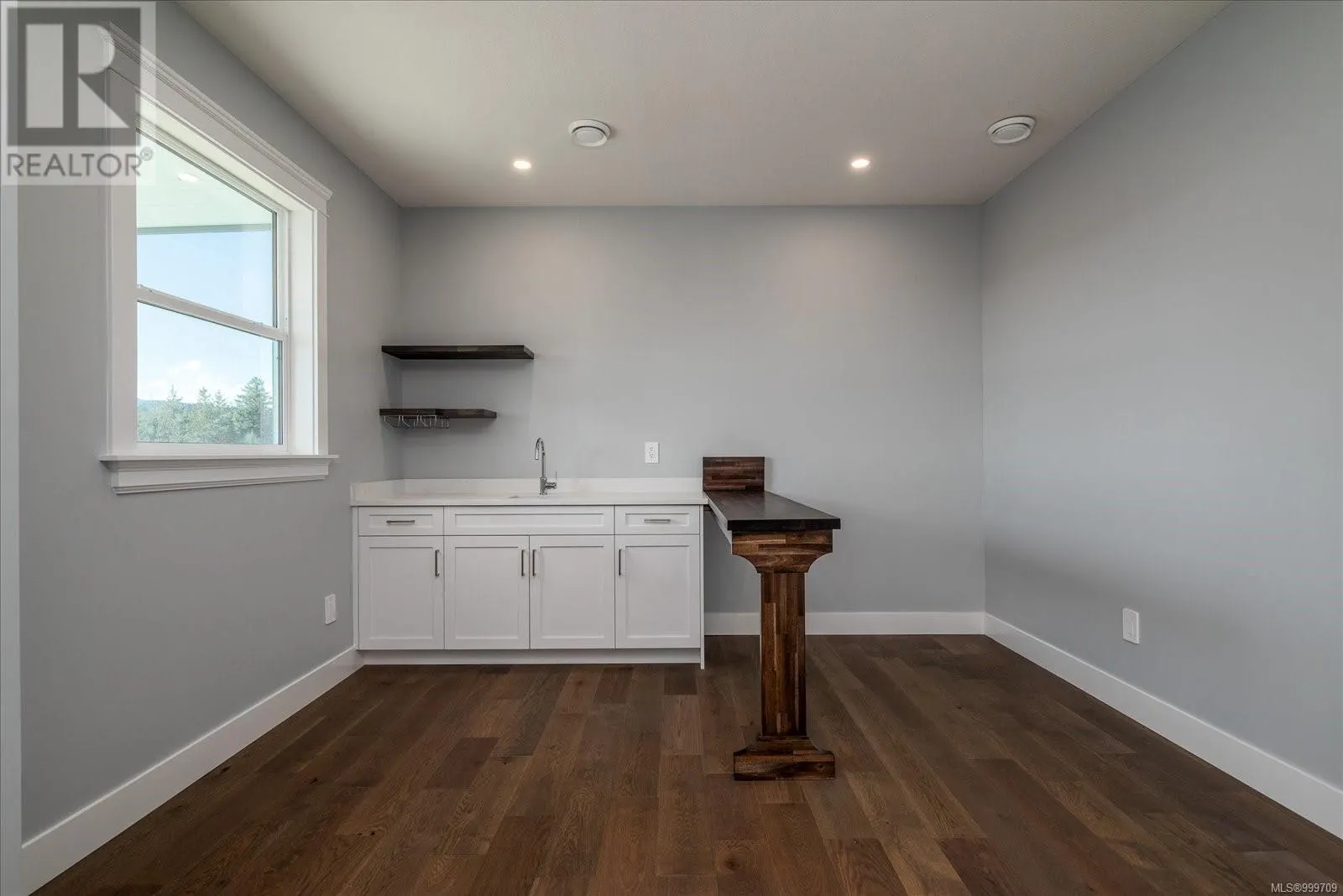 163 Golden Oaks Cres