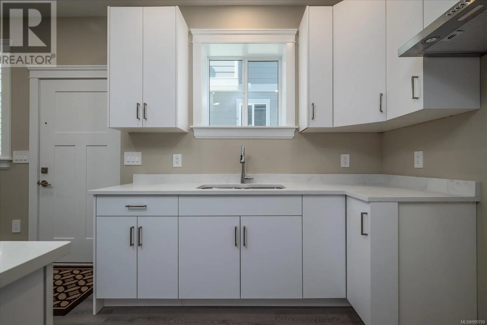 163 Golden Oaks Cres