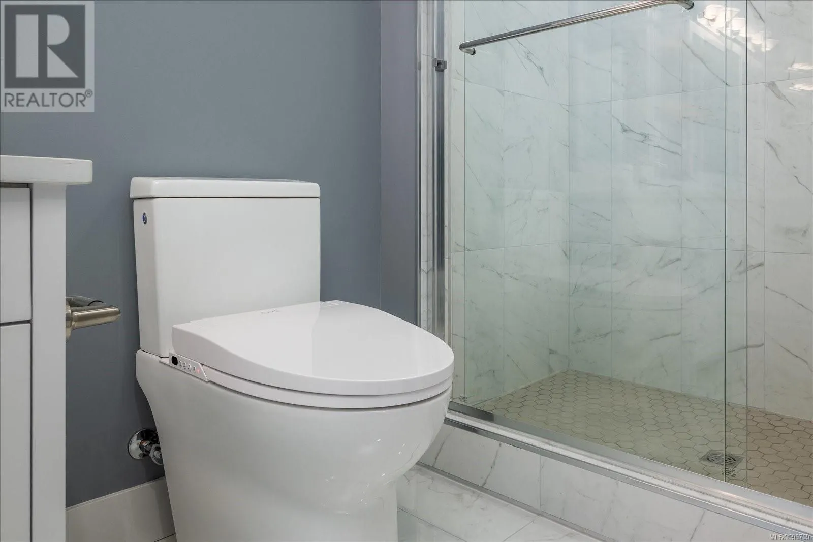 163 Golden Oaks Cres