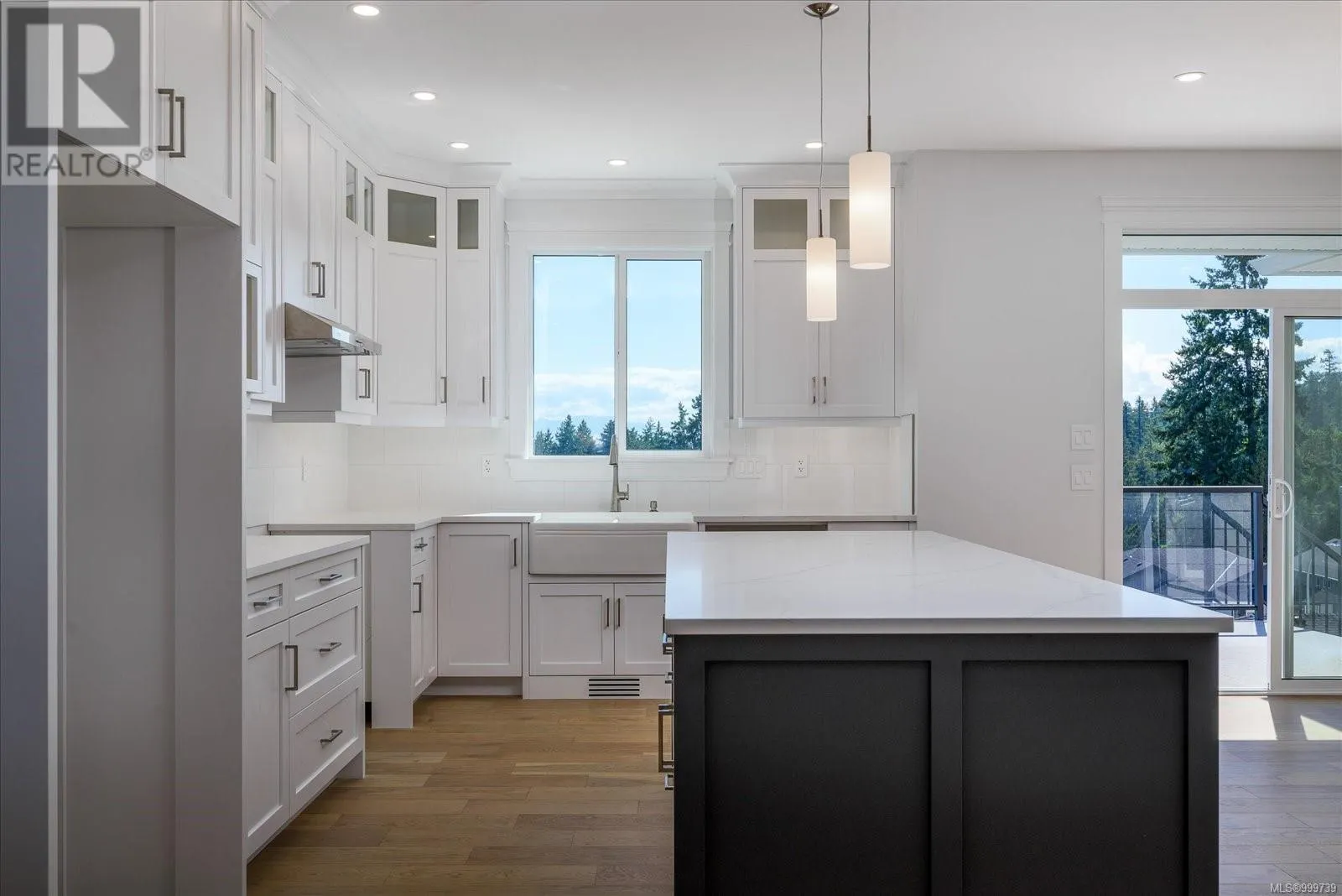 167 Golden Oaks Cres
