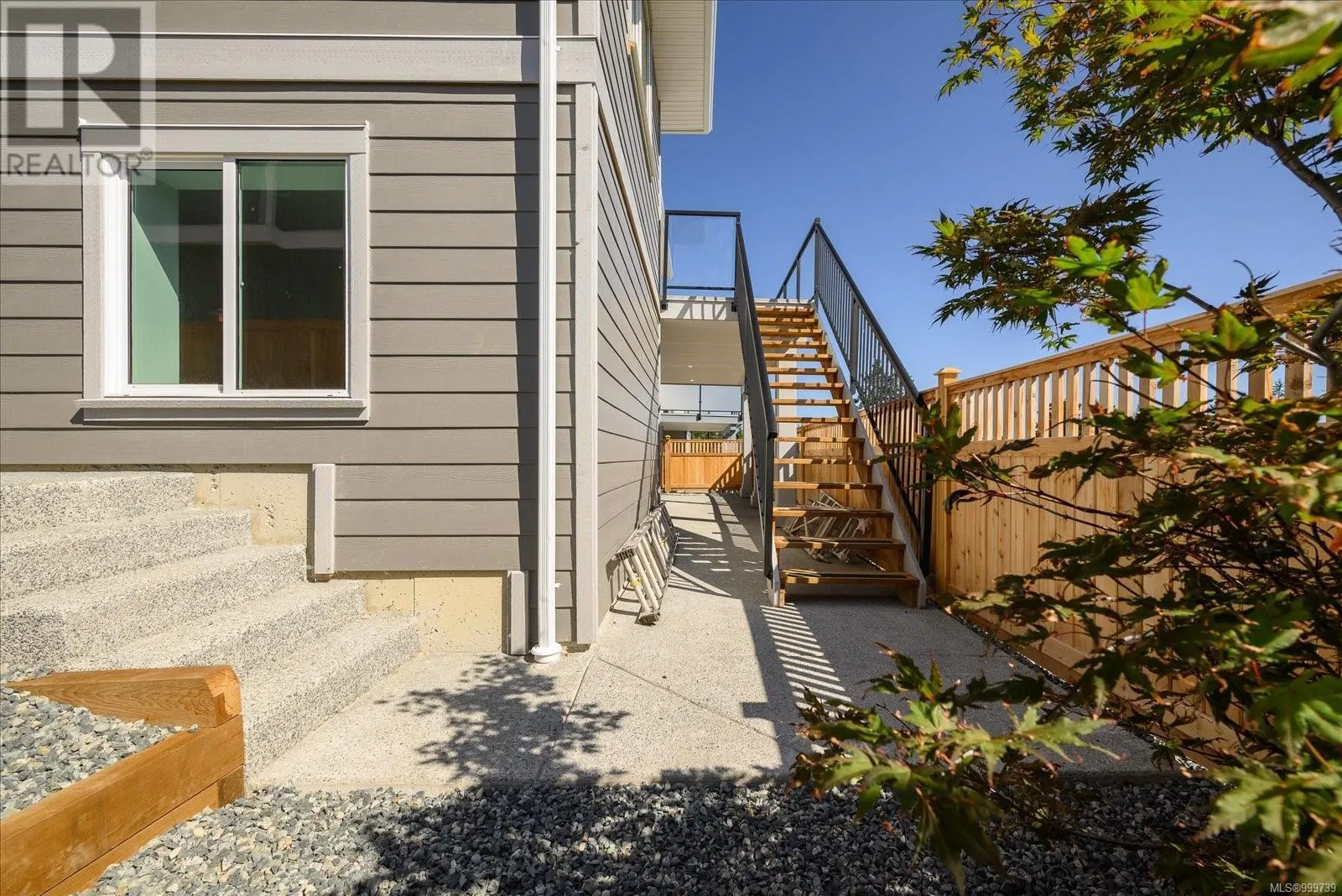 167 Golden Oaks Cres