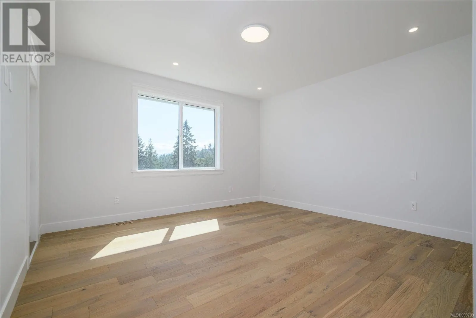 167 Golden Oaks Cres
