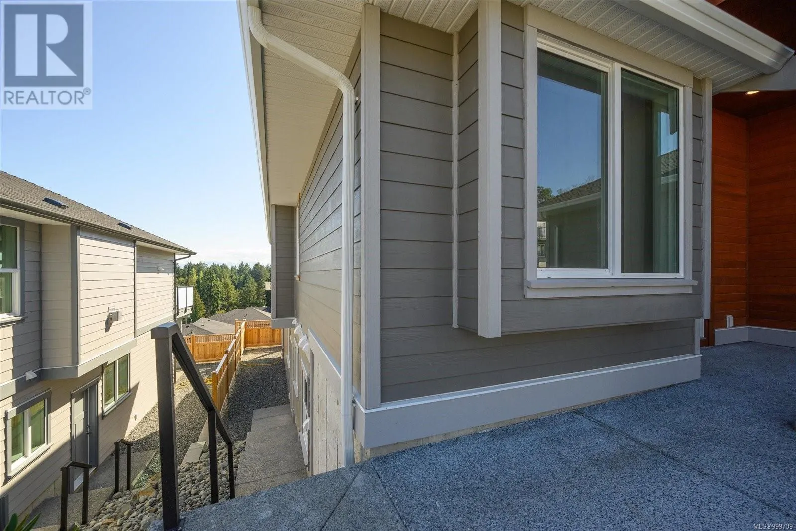 167 Golden Oaks Cres