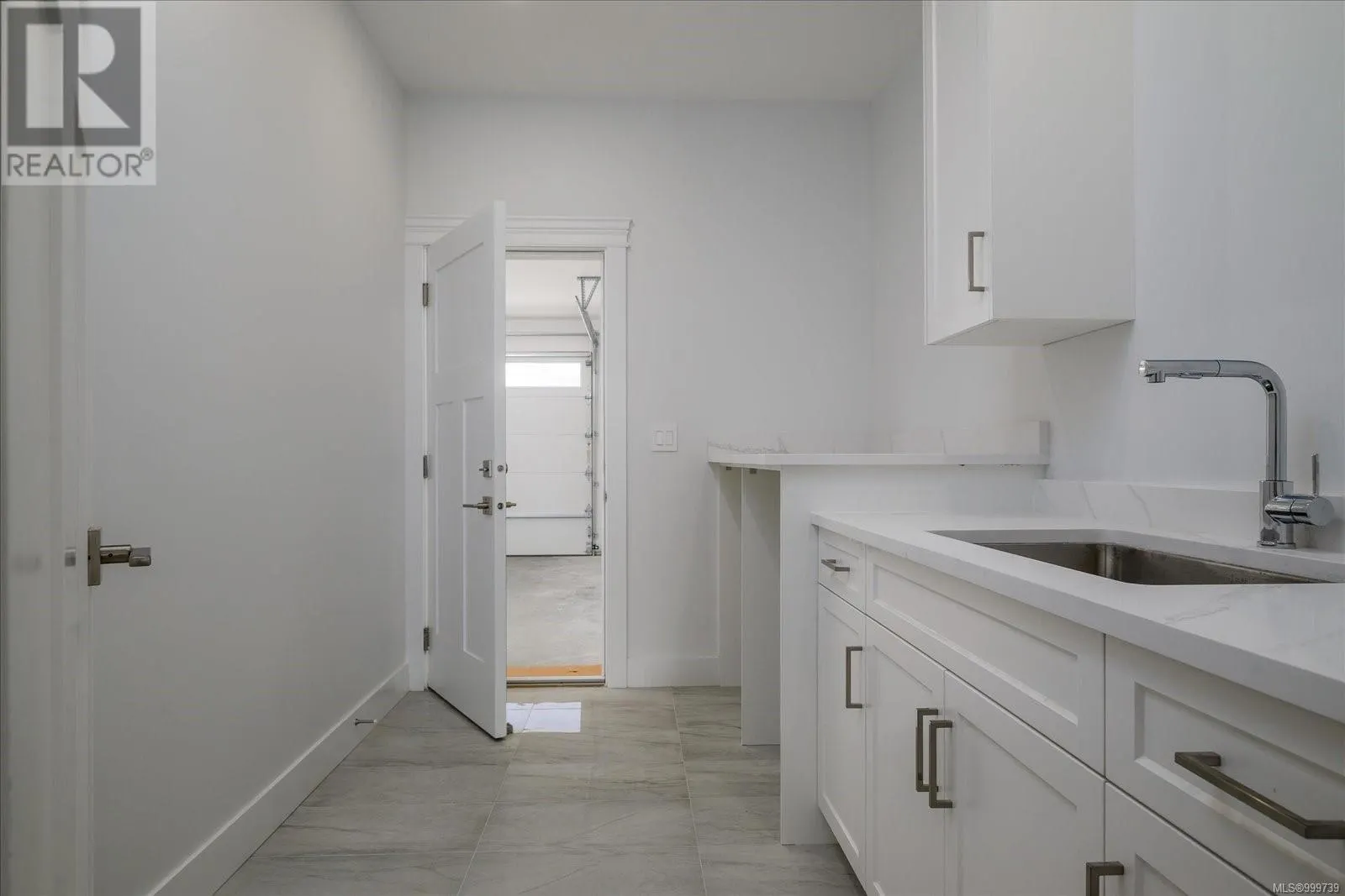 167 Golden Oaks Cres