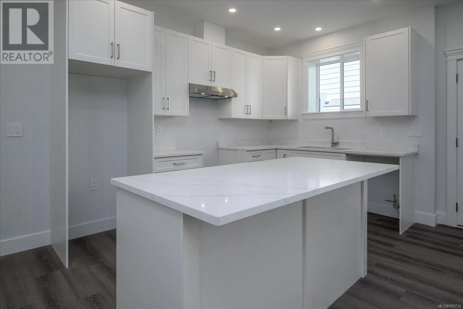 167 Golden Oaks Cres