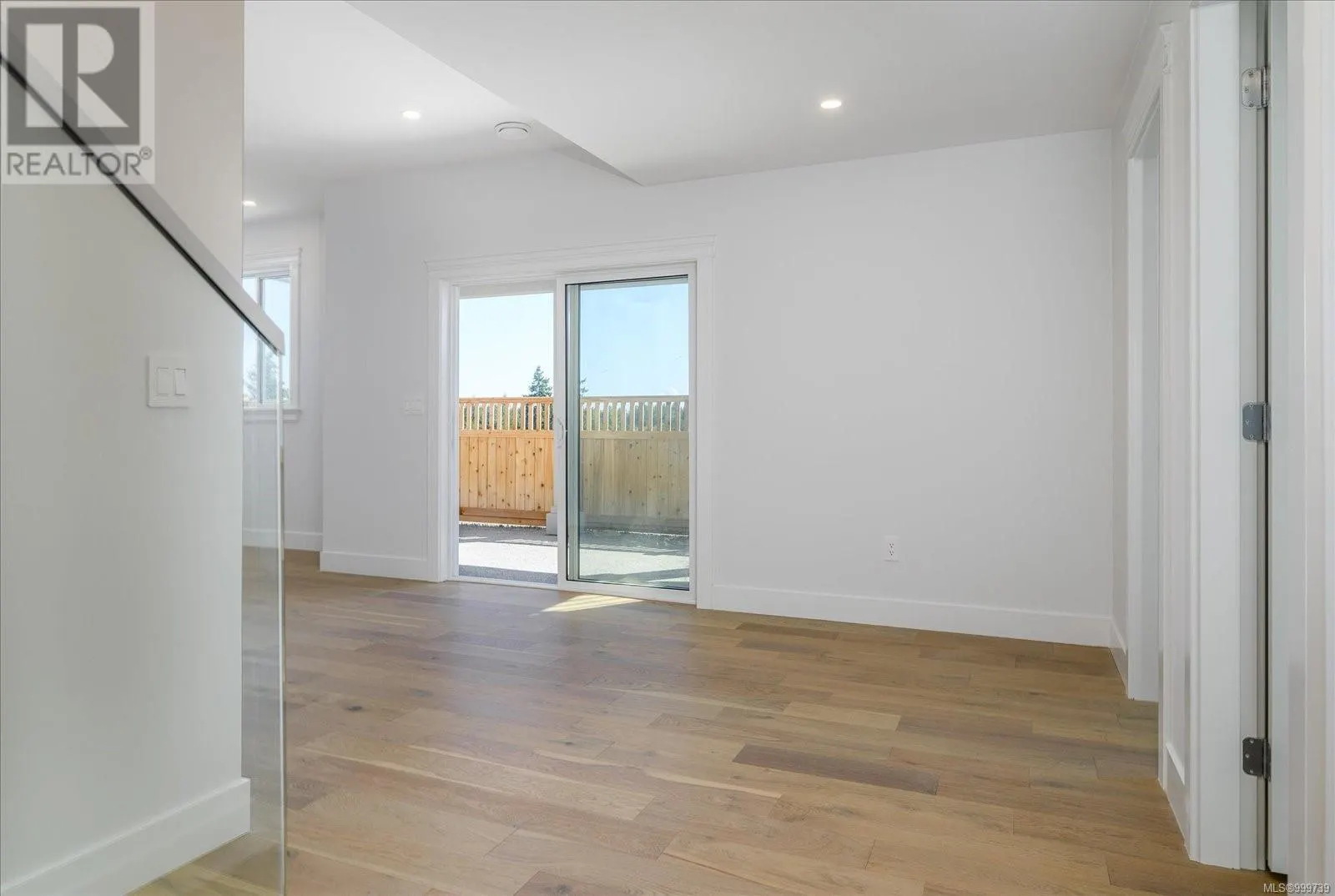 167 Golden Oaks Cres