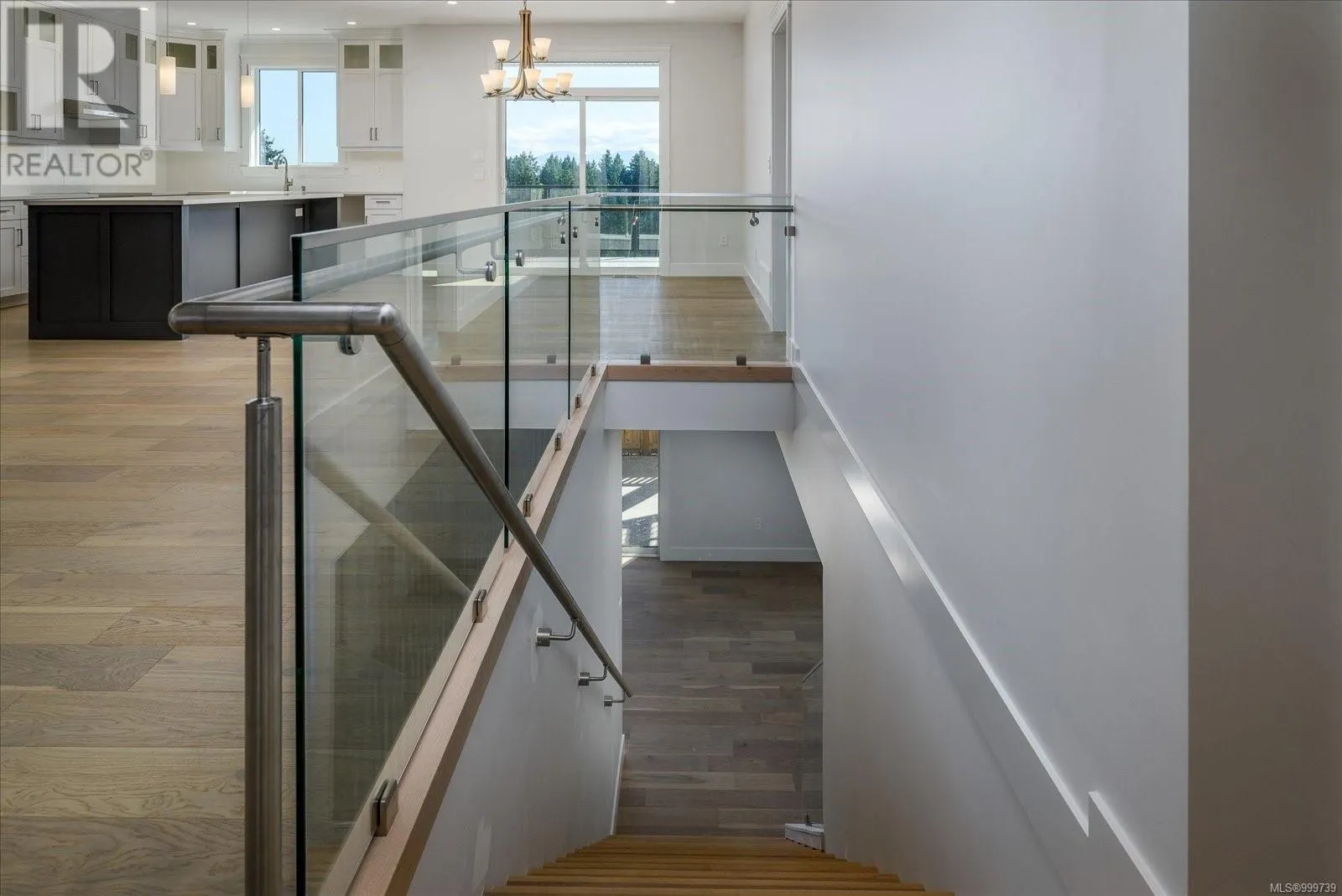 167 Golden Oaks Cres