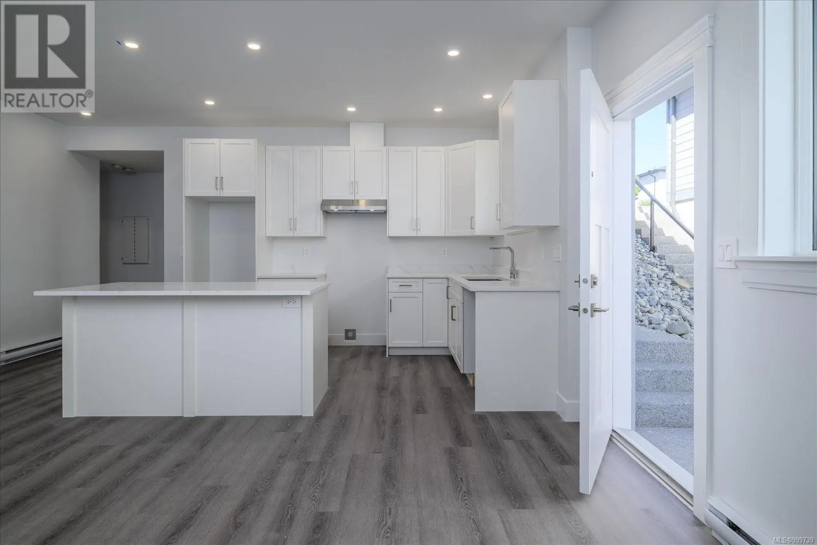 167 Golden Oaks Cres