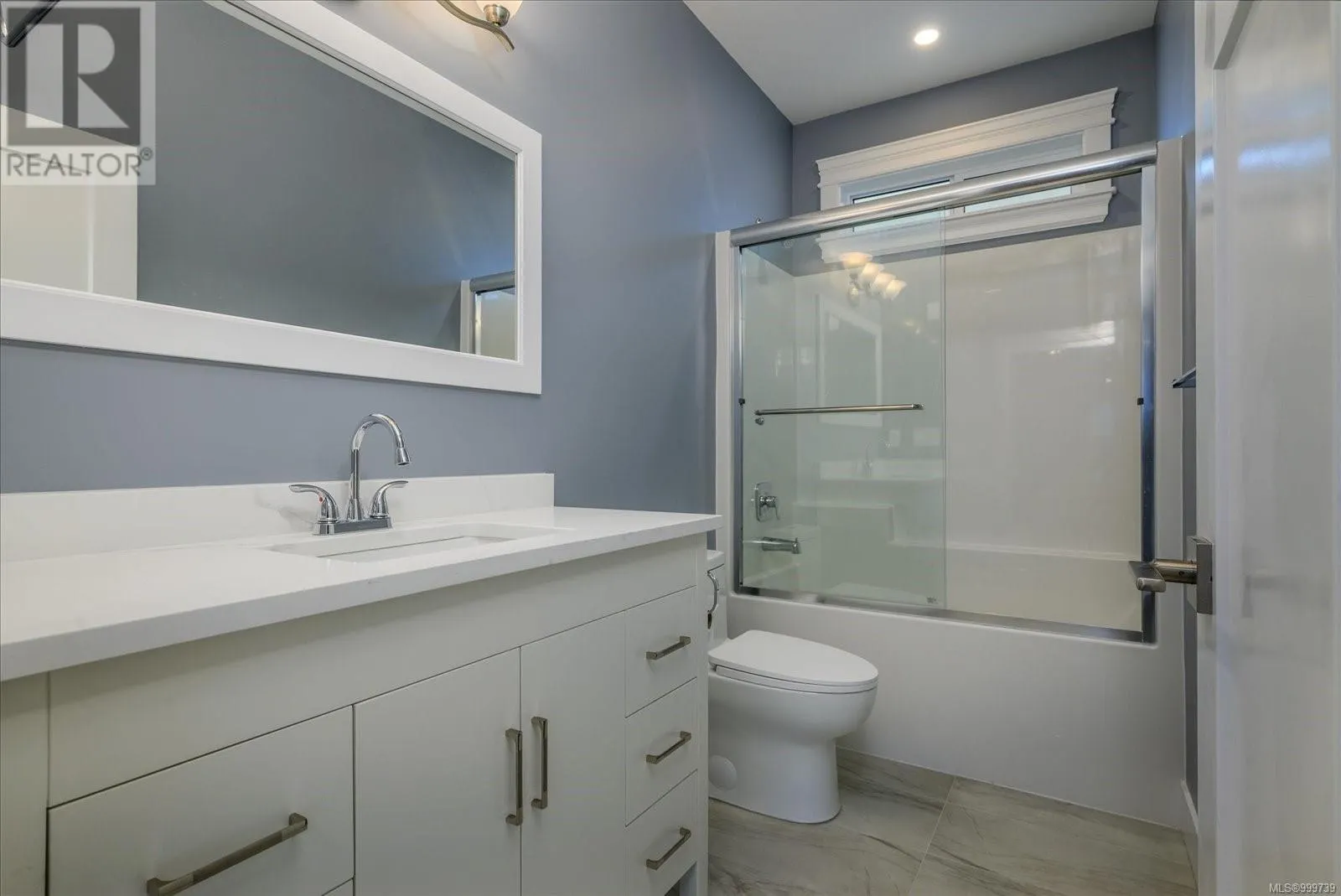167 Golden Oaks Cres
