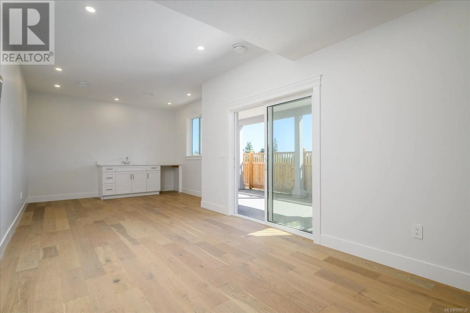 167 Golden Oaks Cres
