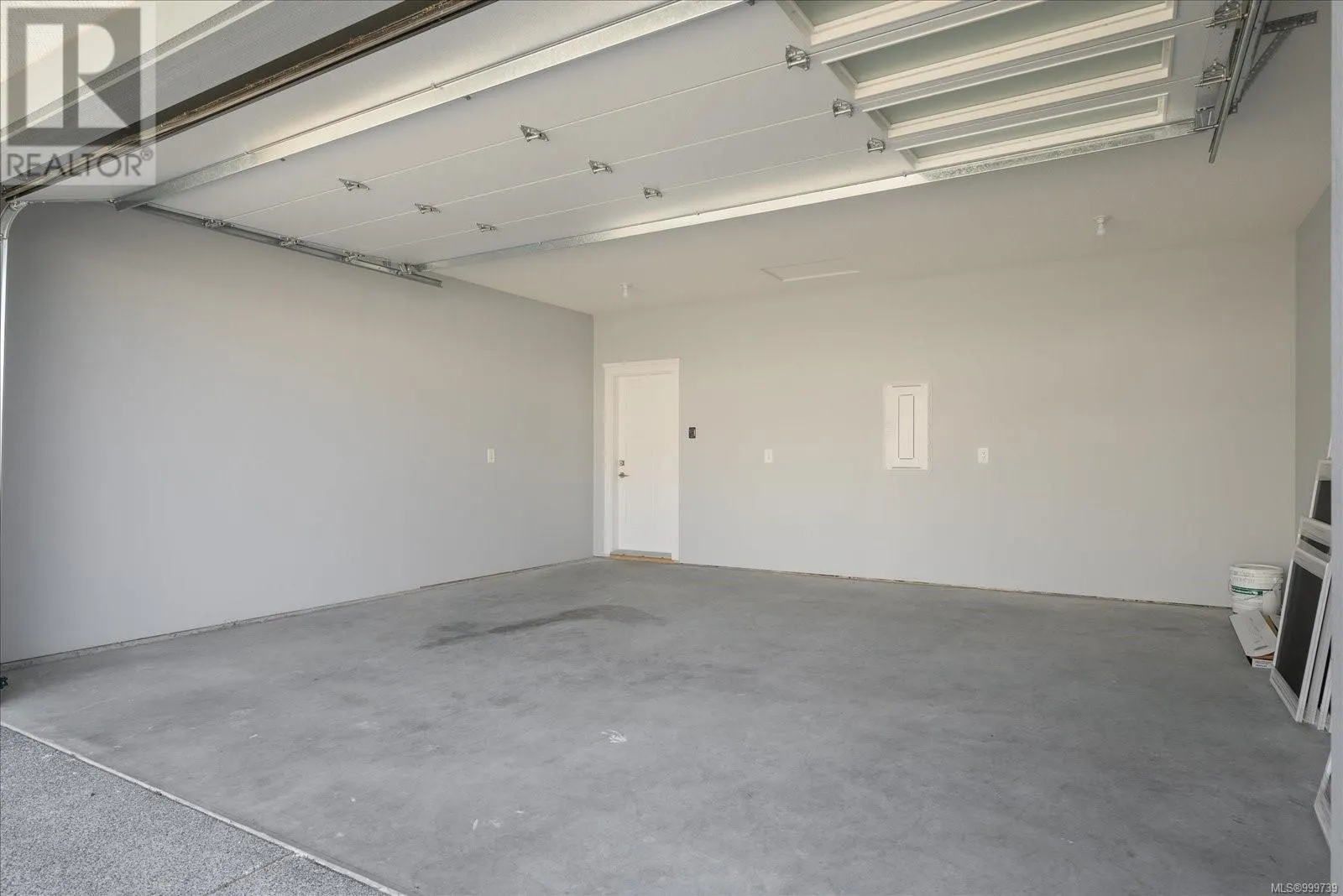 167 Golden Oaks Cres