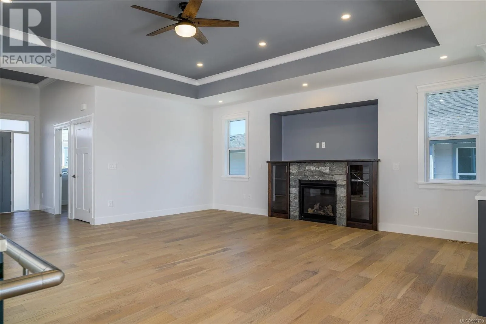 167 Golden Oaks Cres