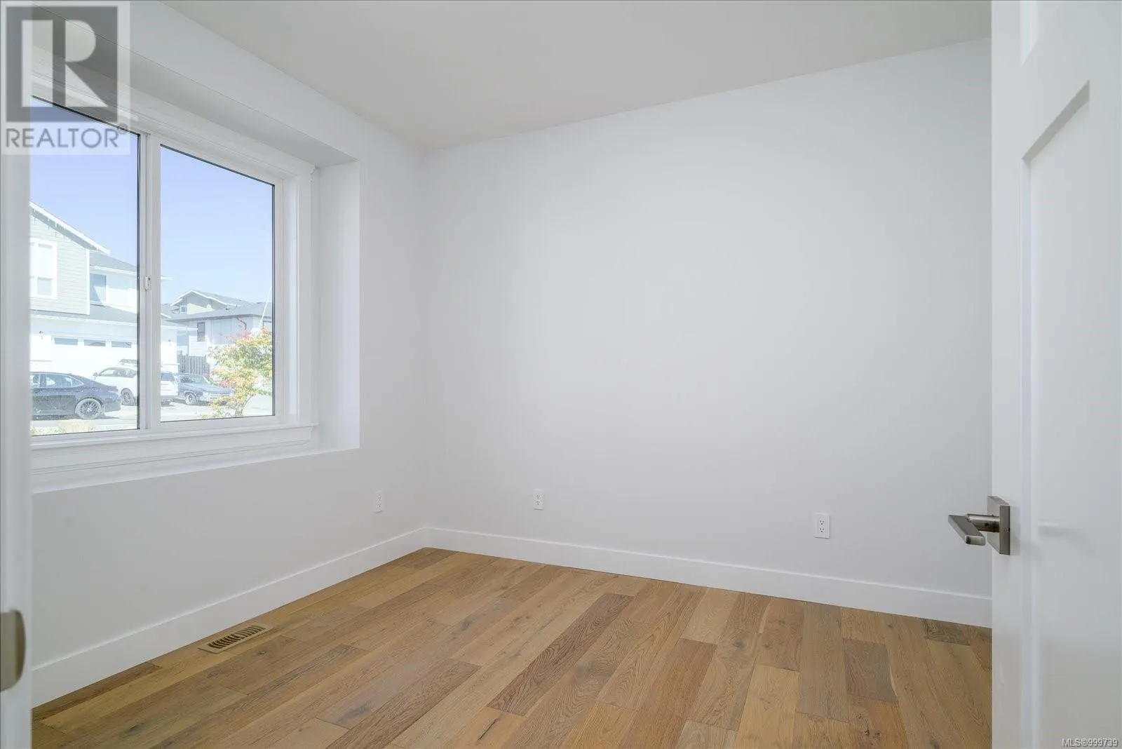 167 Golden Oaks Cres