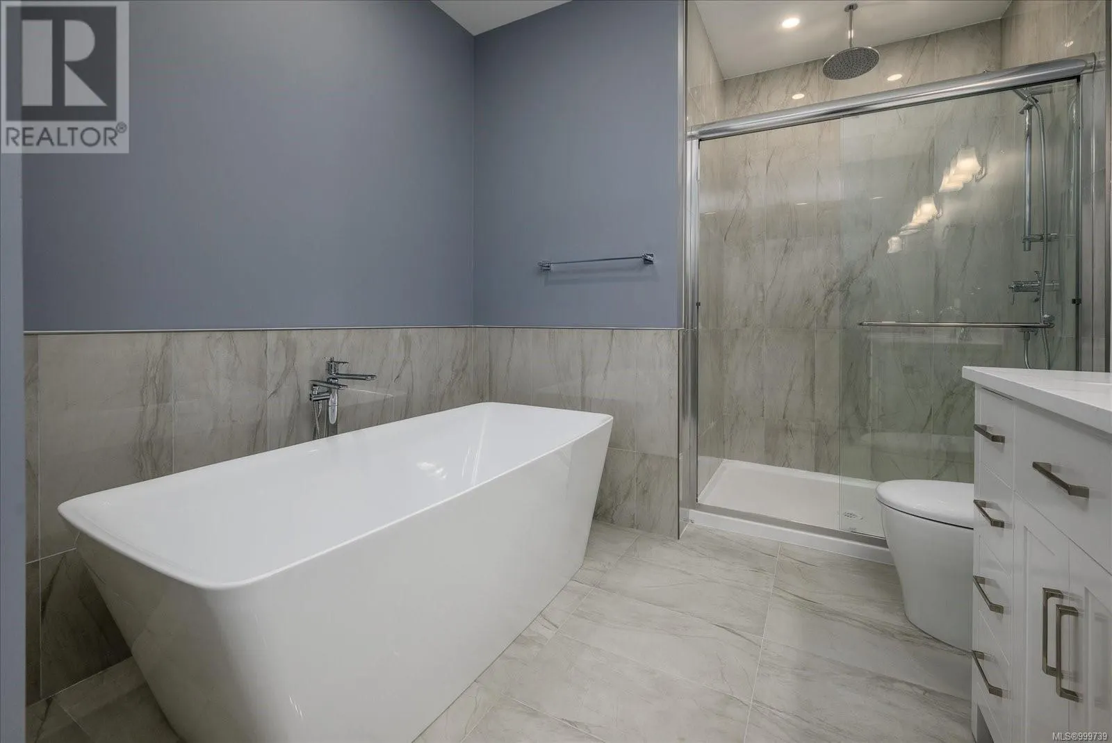 167 Golden Oaks Cres
