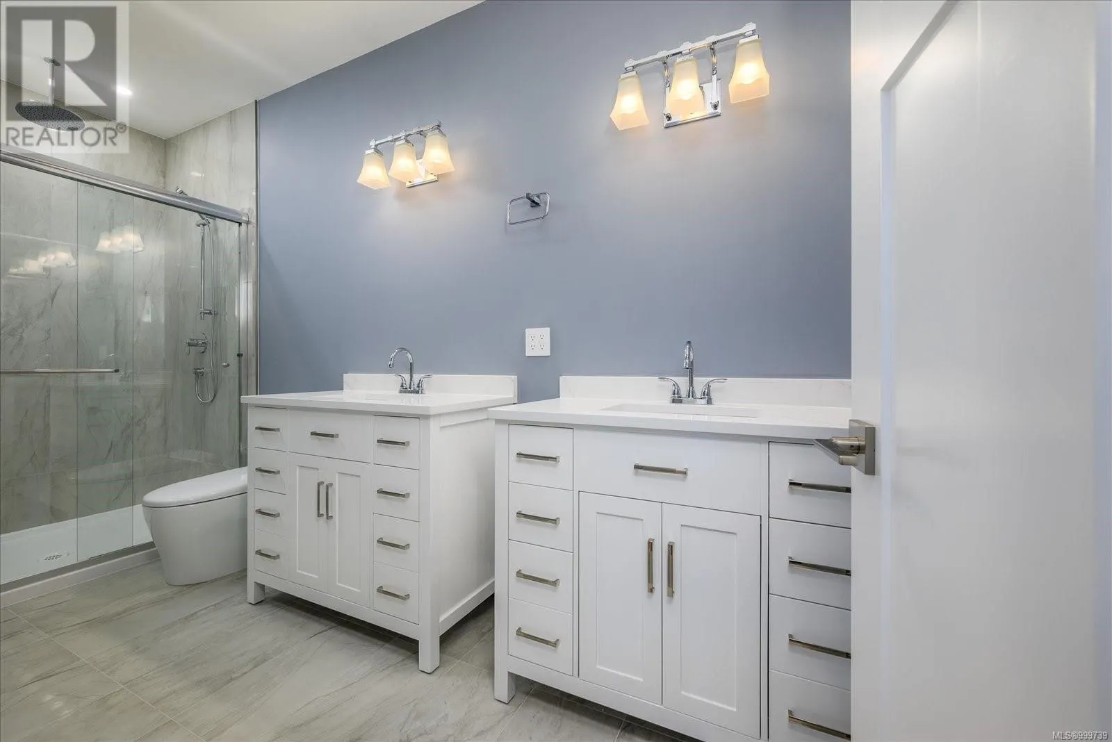 167 Golden Oaks Cres
