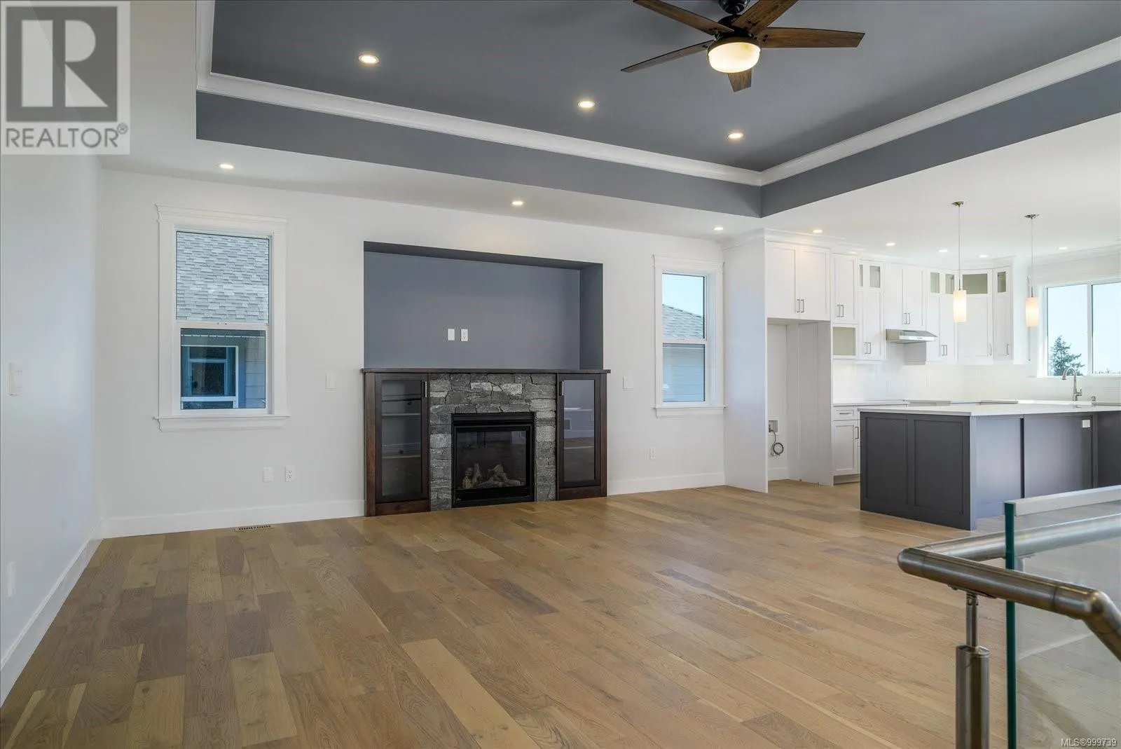 167 Golden Oaks Cres
