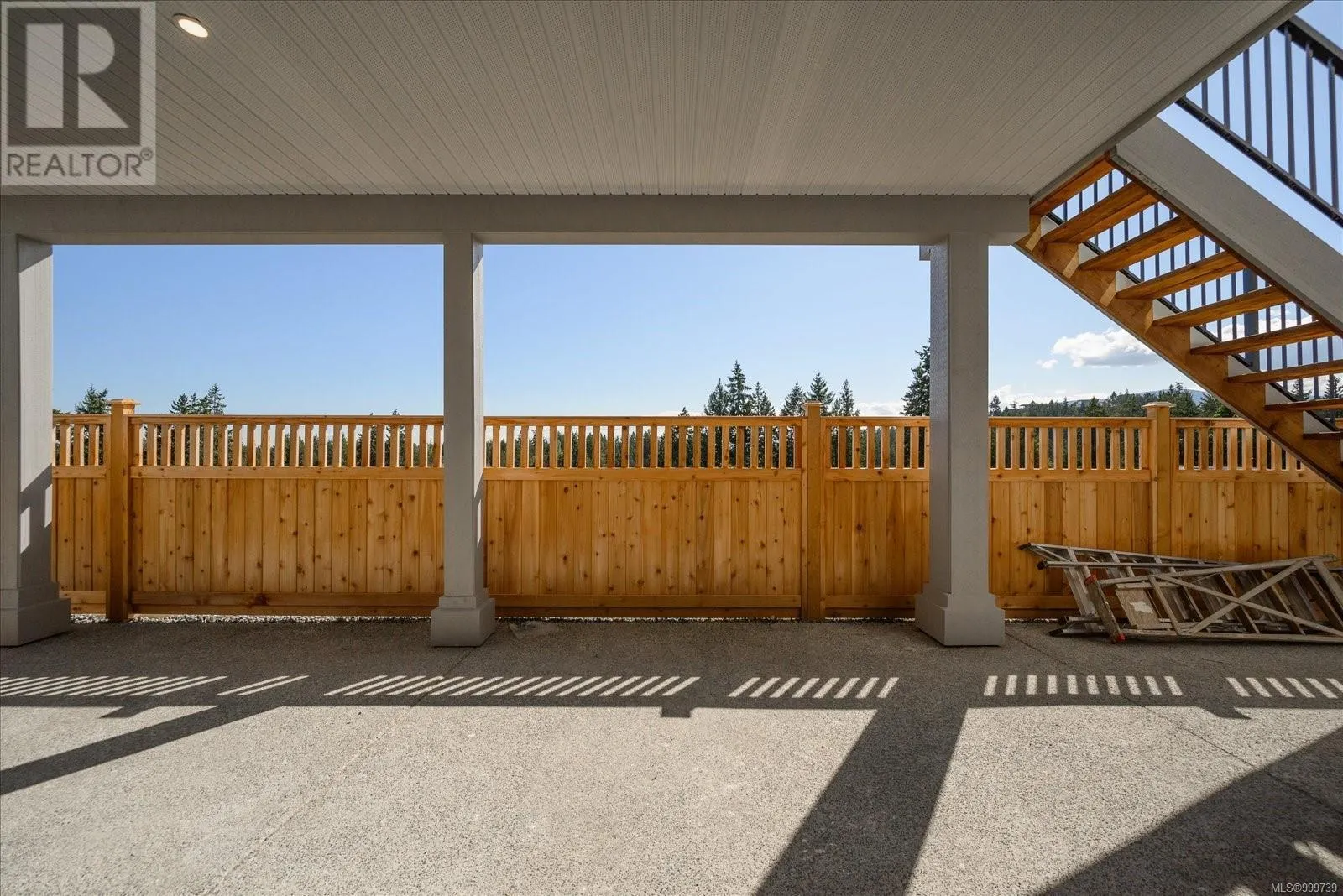 167 Golden Oaks Cres