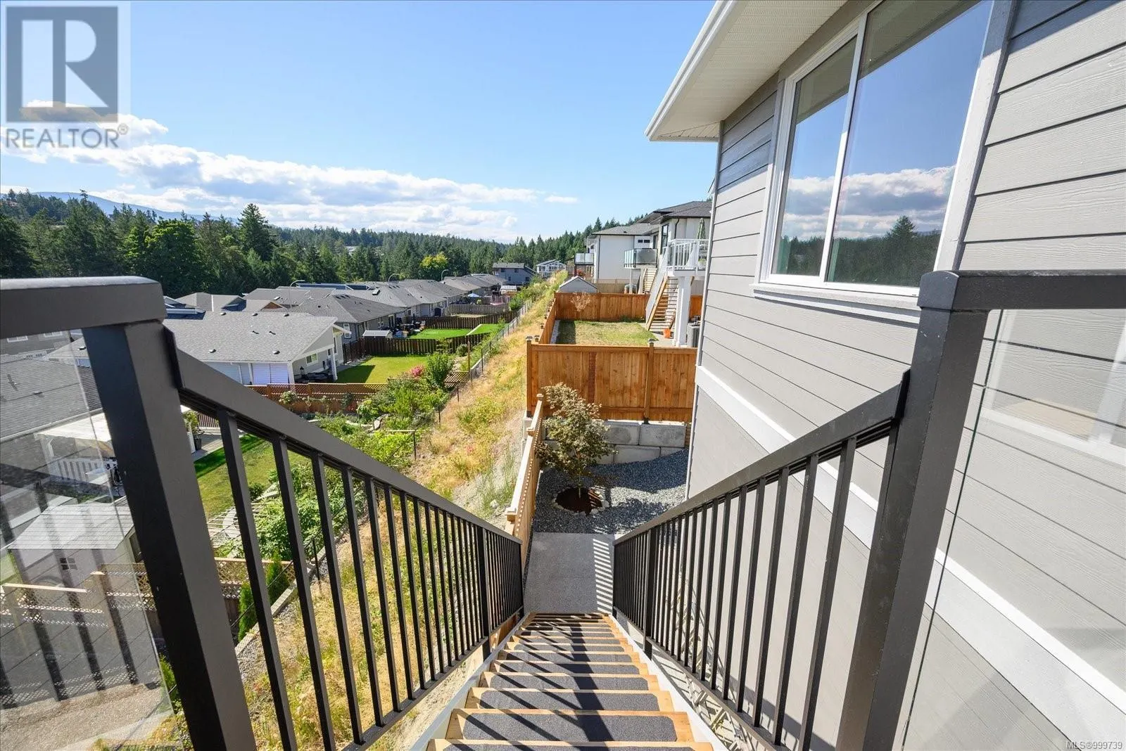 167 Golden Oaks Cres