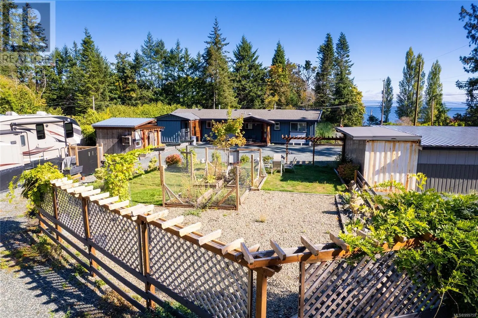 6712 Island Hwy W