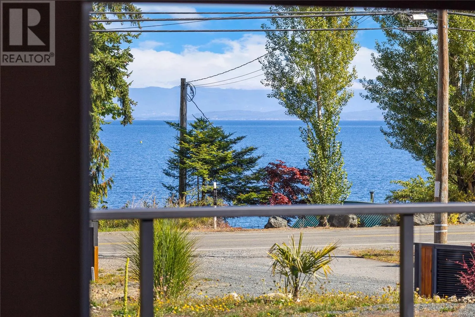6712 Island Hwy W