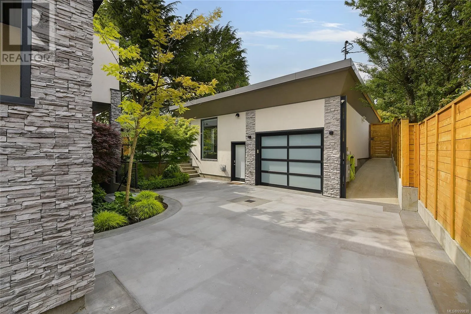 2324 Middowne Rd