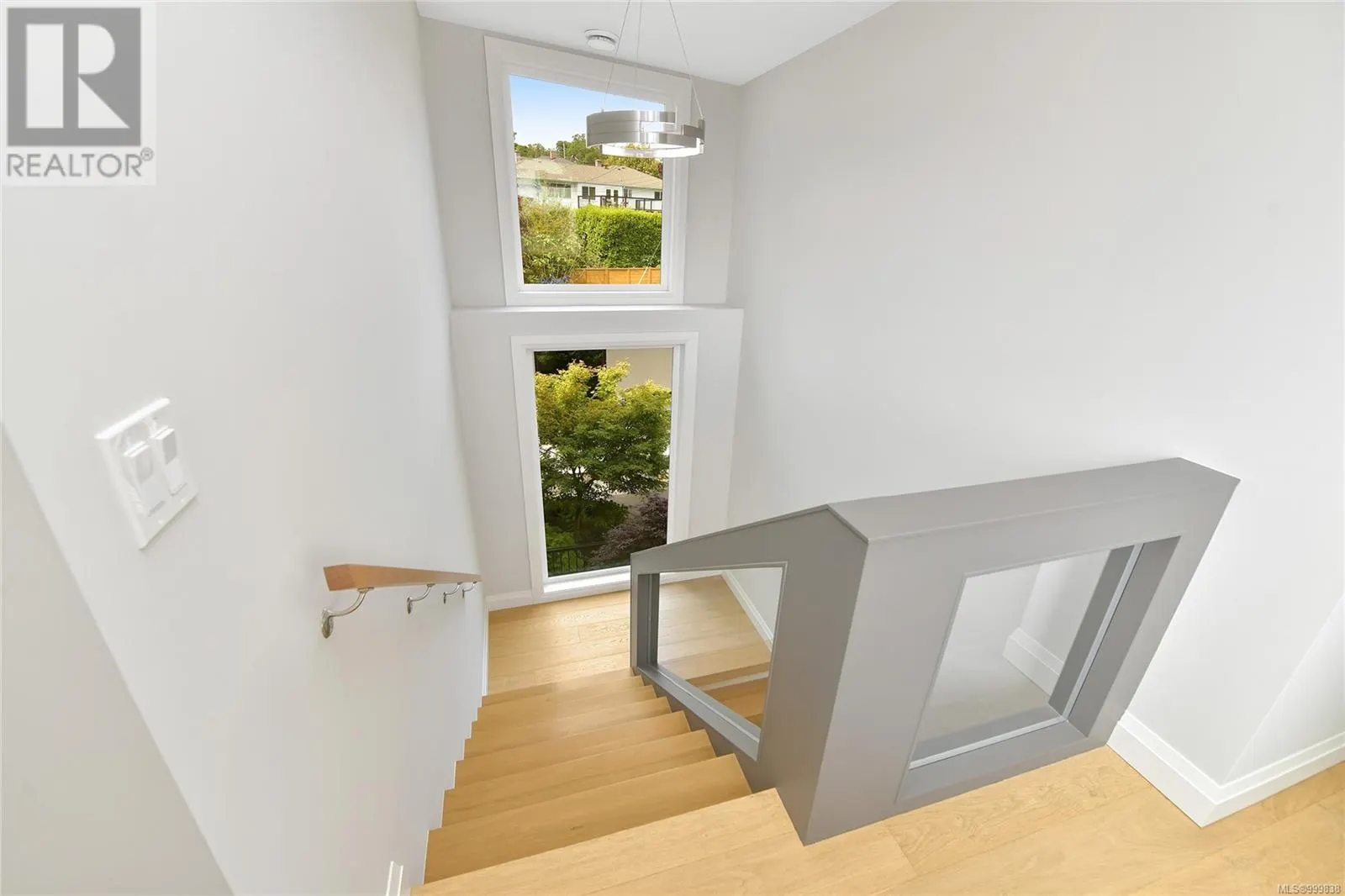2324 Middowne Rd