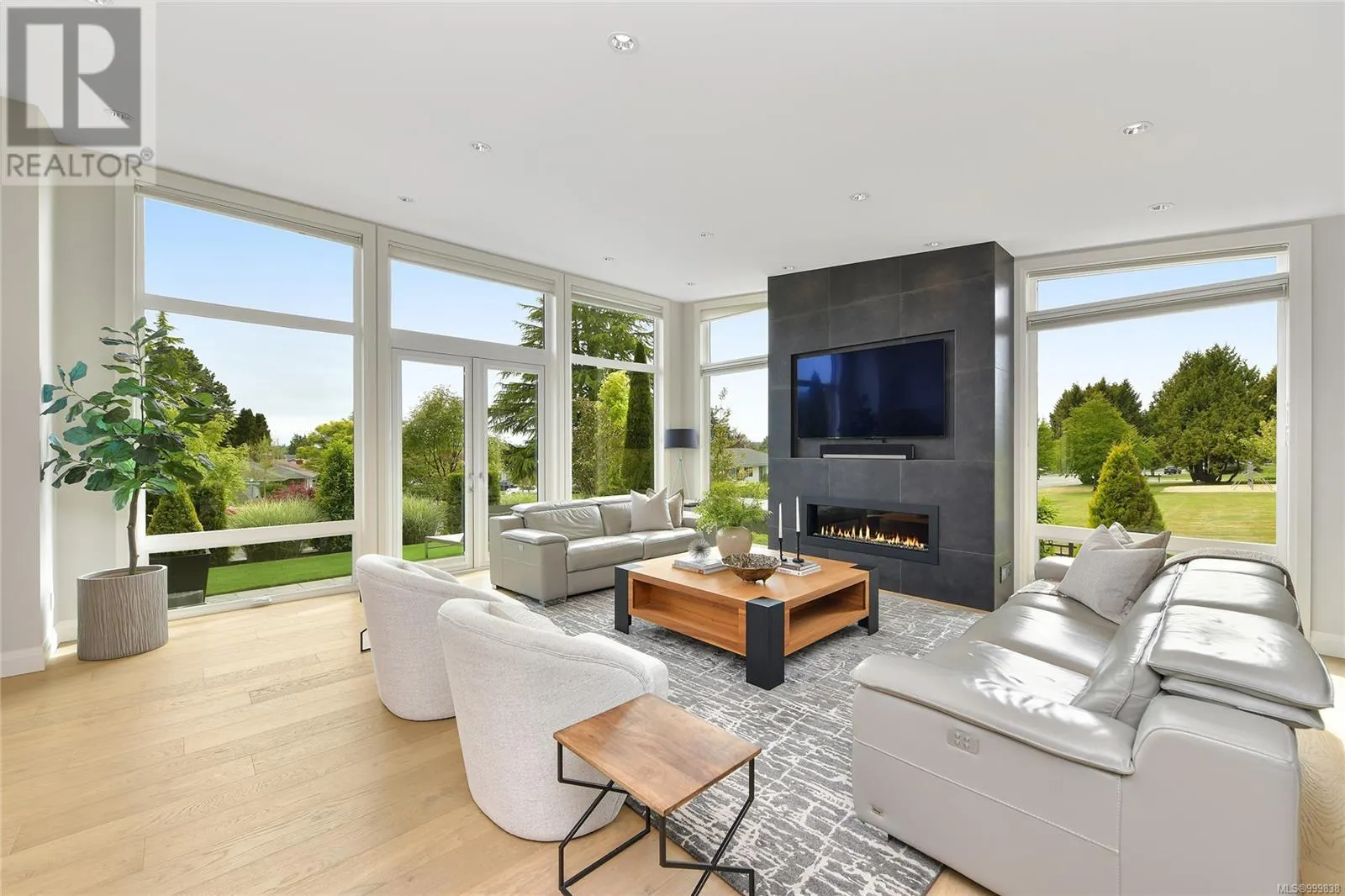 2324 Middowne Rd