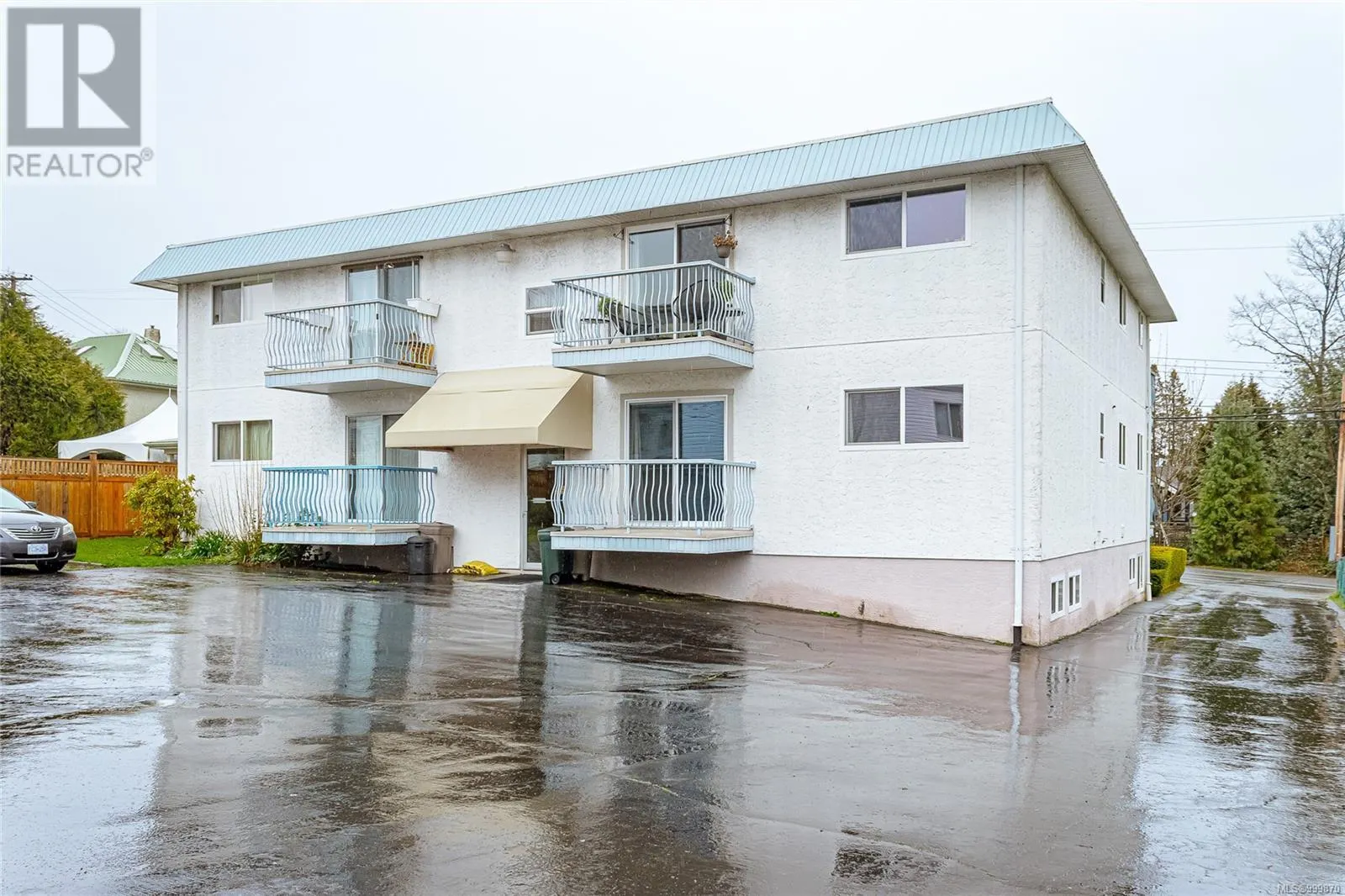 210 Bayview Ave
