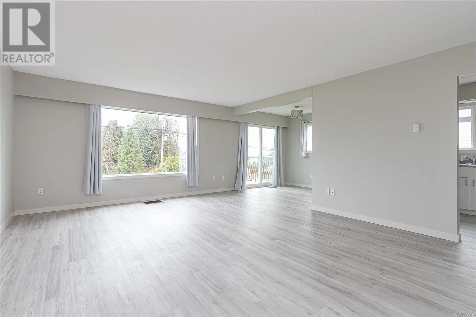 210 Bayview Ave