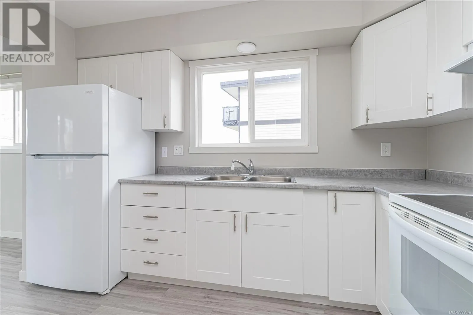 210 Bayview Ave