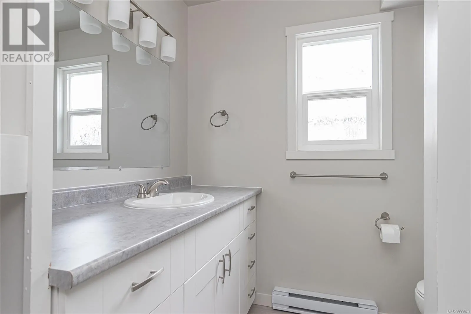 210 Bayview Ave