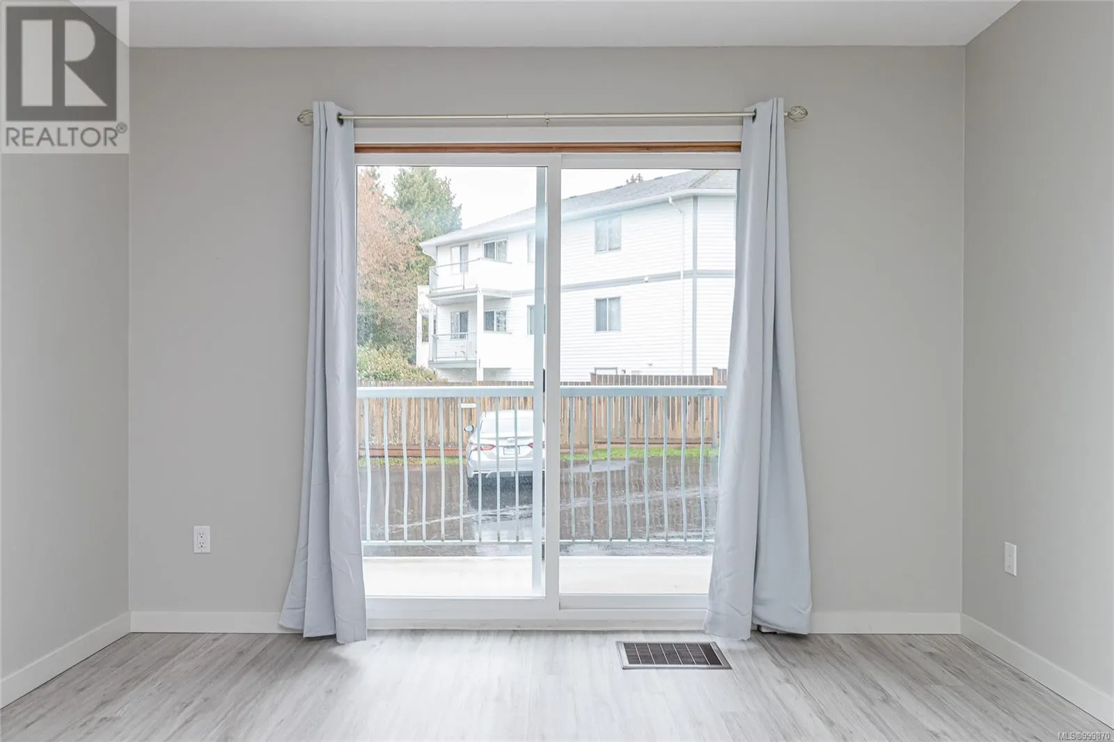 210 Bayview Ave