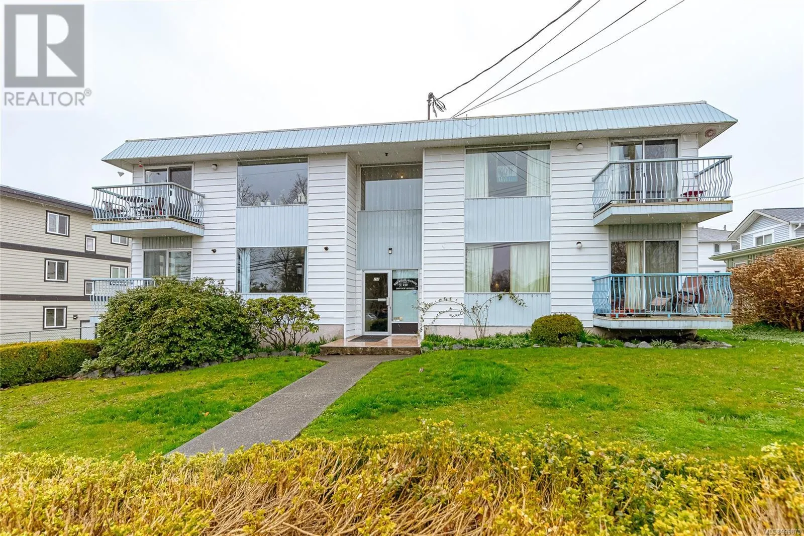 210 Bayview Ave