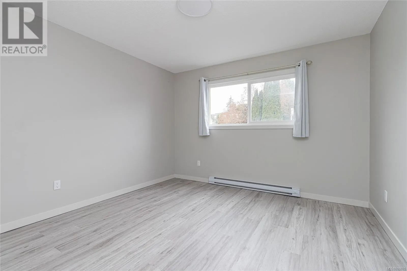 210 Bayview Ave