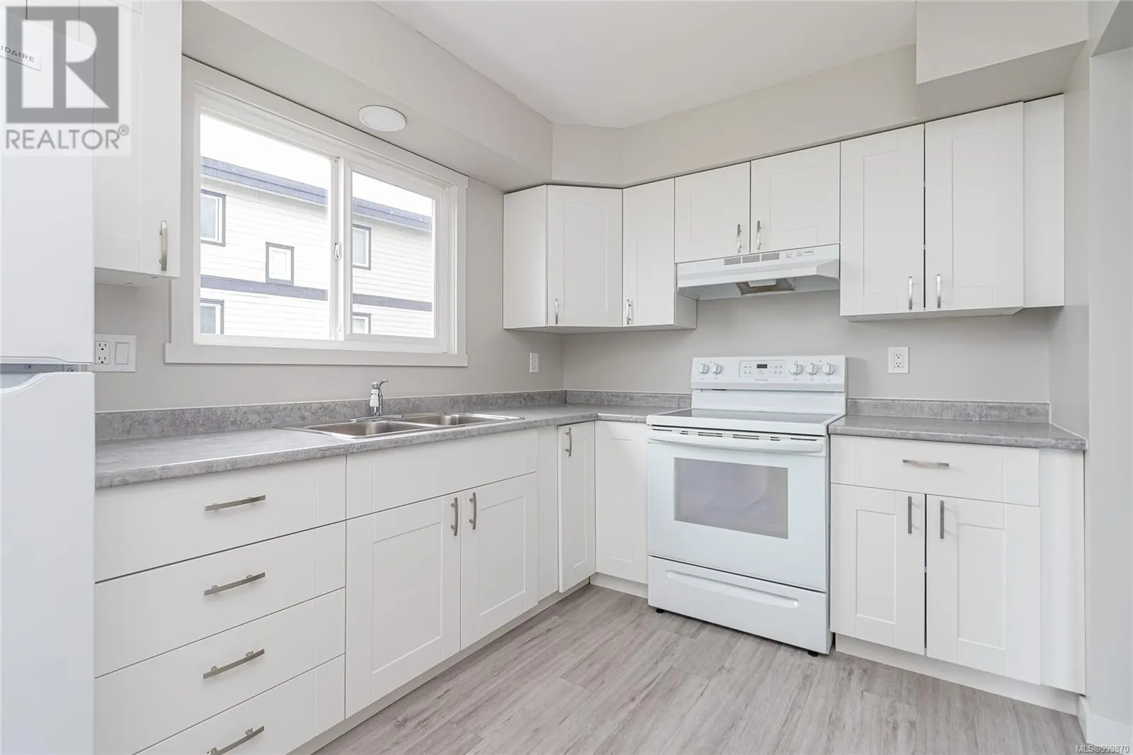 210 Bayview Ave